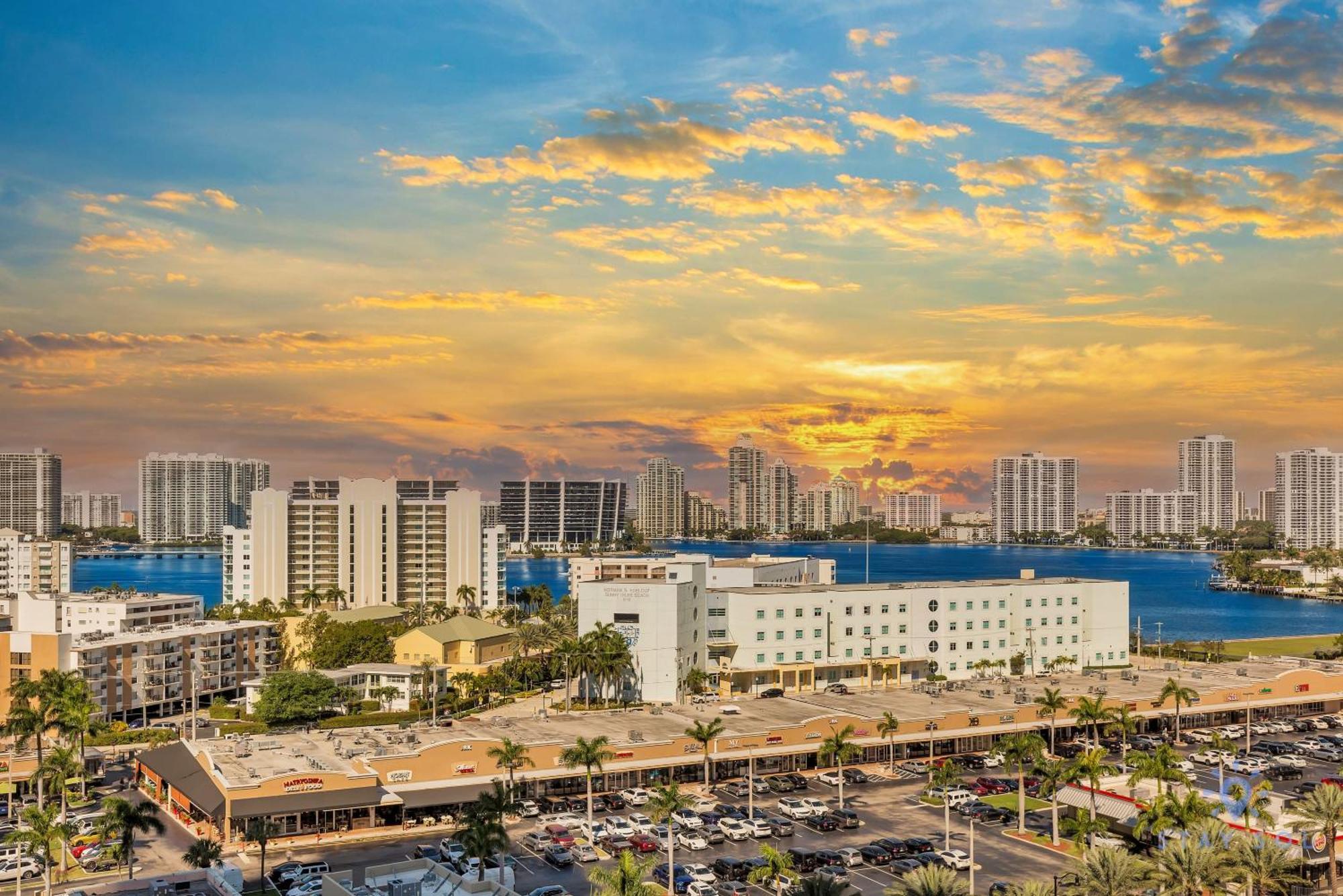 Deluxe Studio Balcony Bay View Amazing Pool Hotel Sunny Isles Beach Exterior photo